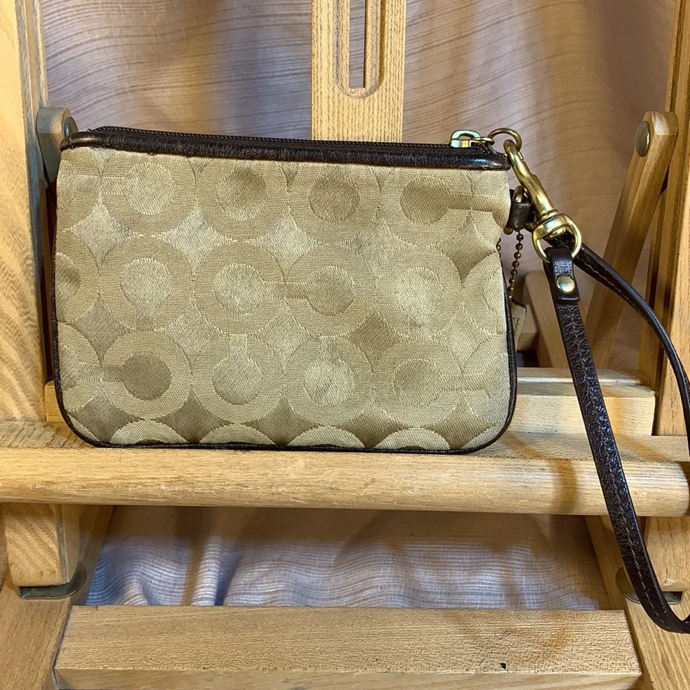 Coach preloved great